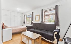 Cozy Stay Apartment London